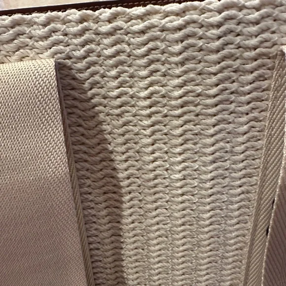 Authentic Chloé Woody Medium Woven Fringe Tote - Picture 8 of 15